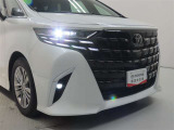 高輝度で点灯速度が速く、しかも消費電力の少ないLEDヘッドライトが装備されています!LEDの明るい光が走行中の視界の確保をサポートして、夜のドライブがより楽しく安全に運転できます♪