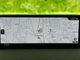 高精細な画面で、運転に必要な情報をしっかり表示。目的地設定もスムーズに行えます。快適なドライブをサポートする頼もしい相棒です。