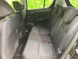 後席からの眺めも良好です。快適な車内空間で、リラックスしたドライブをお楽しみください。
