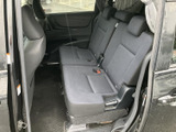 広々とした空間が、リラックスした移動時間を演出。ゆったりとくつろげるシートは、長距離ドライブの疲れを軽減します。快適な移動体験を。