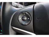 ハンドル左部分でオーディオ操作が可能。そのため、運転中でも目線をずらさずに安全運転♪