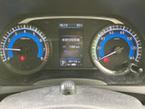 視認性の高いメーター類で、運転に必要な情報を一目で確認できます。走行状況を的確に把握し、安全運転をサポートします。