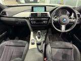 コックピットは、BMWらしくセンター・コンソールがドライバーに向けて傾けられた設計になっています。