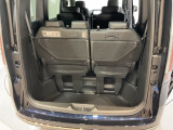 3列目は床下に収納することにより大きな荷室を作ることが出来ます。