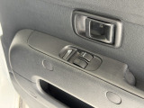 運転席ドアスイッチ周辺です。