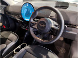 ミニ独特のゴーカートフィーリングと呼ばれる軽快なハンドリングはAT車、MT車のどちらでも楽しめます。