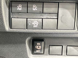 運転席側から両側スライドドアの開閉ができます