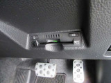 【ETC車載器】は、ビルトインタイプですっきり収納され、見た目も使い勝手も満足のアイテムです。