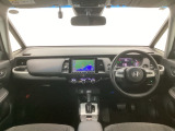 【前方視界】開放的な前方視界!運転がしやすく疲れにくいです♪窓が大きく、見通しがとっても良いおクルマですよ♪