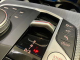 【シフト】スポーティーさを極めたなめらかなシフトチェンジが可能で、快適なクルージングからダイナミックな走りまで、さまざまな運転スタイルに適応いたします。