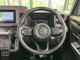 インテリアに合わせたデザインのステアリングは、運転される方のことも考え、運転しやすい形状、大きさです。是非一度、実際に触ってお確かめください。