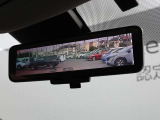 車両後方を映し出します・スマートルームミラー装備です。