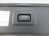 パワーバックドアクローズスイッチでバックドアを自動開閉できて、とても便利です!