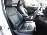 【内装】RAV4の車内です♪もちろん、フロアマットもついてますよ〜!