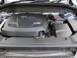 当店の認定中古車(VOLVO APPROVED CAR)はメーカー基準の車齢・走行に応じた内外装・機関の176項目もの項目に厳密な点検を実施。すべての基準を満たした自信を持ってお届けする中古車です。