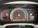 視認性の高いメーターパネル。運転に必要な情報を一目で確認できます。シンプルなデザインで、運転に集中できる工夫が施されています。
