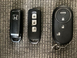 スマートキー付きですからドアロックの開閉およびエンジンスタートが楽々です。電動スライドドアの開け閉めもボタンで操作できます。加えて、純正リモコンエンジンスターター用の操作キーもついています。