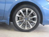 右前 17インチアルミホイール タイヤサイズは、205/50R17「*ホイールロックナットは展示用です」