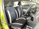 運転席シート廻りは使用感も少なく、良好な状態となっています。前オーナー様が丁寧に使っていたことがよくわかりますね。
