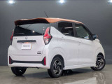 個性的で存在感のあるリヤデザイン。2トーンのルーフカラーとシャープなテールランプが組み合わさり、後ろ姿まで抜かりのない洗練されたスタイルを演出します。