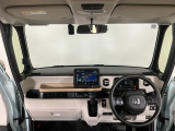 【前方視界】開放的な前方視界!運転がしやすく疲れにくいです♪窓が大きく、見通しがとっても良いおクルマですよ♪