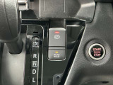 スイッチを引くだけで、パーキングブレーキが作動する電動パーキングブレーキと、停車時にブレーキを持続的にキープ、ペダルを常に踏む必要がなく、アクセルで即時発進するオートブレーキホールドです!