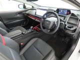 シンプルで使いやすいデザインの運転席です。