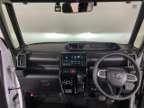 【前方視界】開放的な前方視界!運転がしやすく疲れにくいです♪窓が大きく、見通しがとっても良いおクルマですよ♪