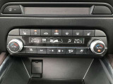 オートエアコンですので車内の温度管理も簡単に行えて快適です^^
