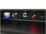 スタイリッシュなデザインのインパネ。各操作スイッチは使いやすい位置に配置されてます。