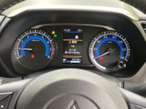 視認性の高いメーターで、運転状況を的確に把握できます。デジタル表示で、様々な情報がひと目で確認可能です。