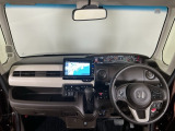【前方視界】開放的な前方視界!運転がしやすく疲れにくいです♪窓が大きく、見通しがとっても良いおクルマですよ♪