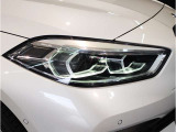 BMWのオートライトは積極的にライトをつけることにより、自車の存在を周囲に向けアピールいたします。それは安全性への配慮でもあります。