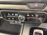 フロント両席にはシートヒーターが付いています!寒い日に便利な装備ですね。