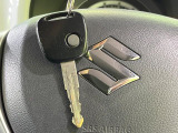 【キーレス】少し離れた場所からでもボタン一つでドアの開錠・施錠ができるのでとっても便利!ドアの鍵穴周りに傷をつけることもありません♪