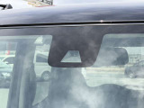 【エマージェンシーブレーキ】走行中に前方の車両等を認識し、衝突しそうな時は警報とブレーキで衝突回避と被害軽減をアシスト。より安全にドライブをお楽しみいただけます。
