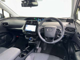 運転席まわりです。 各操作スイッチは使いやすい位置に配置されてます。
