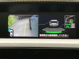 狭い道や駐車時も、後方の状況を安全に確認できます。ガイドライン表示で、正確な駐車をサポートします。運転に自信が持てます。