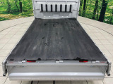 積み下ろしのしやすいデッキにはたっぷりと荷物を積み込んでいただけます。遊びから仕事まで、様々なシーンで頼れます♪