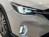 【LEDヘッドライト】悪天候や夜間走行時も良好な視界を確保し安心して運転できる高輝度LEDヘッドライトを装備!点灯速度が早く、消費電力も抑えられています。