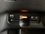 ハンドルの左下にETCがついています。高速道路の料金所の通過も楽々です。 カードの取り出しもしやすい場所についています。