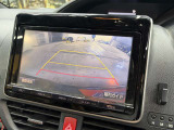 【バックカメラ】運転席から画面上で安全確認ができます。駐車が苦手な方にもオススメな便利機能です。