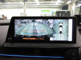 車両を上方から見たような映像をナビ画面に表示するパノラミックビューモニターです。