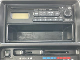 使いやすいオーディオシステムが搭載されています。CD再生に加え、ラジオも楽しめます。快適なドライブをさらに楽しく演出します。