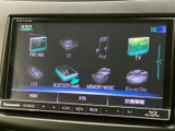 高精細なオーディオ画面で、お気に入りの音楽や映像を楽しみましょう。多様なメディアに対応し、快適なドライブを演出します。上質な音響空間をお届けします。