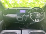 洗練されたデザインで、運転席からの操作もスムーズに行えます。快適なドライブをサポートする頼れる相棒です。使いやすさも追求しました。