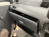 グローブボックス壊れています。