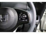 Hondaセンシングの機能のひとつ、アダプティブクルーズコントロール付!アクセルから足を離しても設定したスピードと前車との車間を保ち走行してくれます!車線維持もアシスト☆高速道路で疲労軽減ですね☆