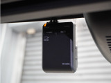◆ドライブレコーダー◆映像・音声などを記録する自動車用の装置です。 もしもの事故の際の記録はもちろん、旅行の際の思い出としてドライブの映像を楽しむことができます。