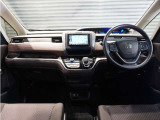 ◆インテリアパネル◆視界広々で非常に運転しやすくロングドライブでも疲れを感じさせないすっきりとまとまったインパネ周りです。